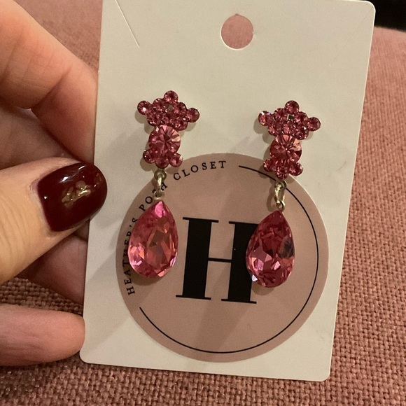 Pink crystal stone earrings, pierced. - Picture 3 of 8